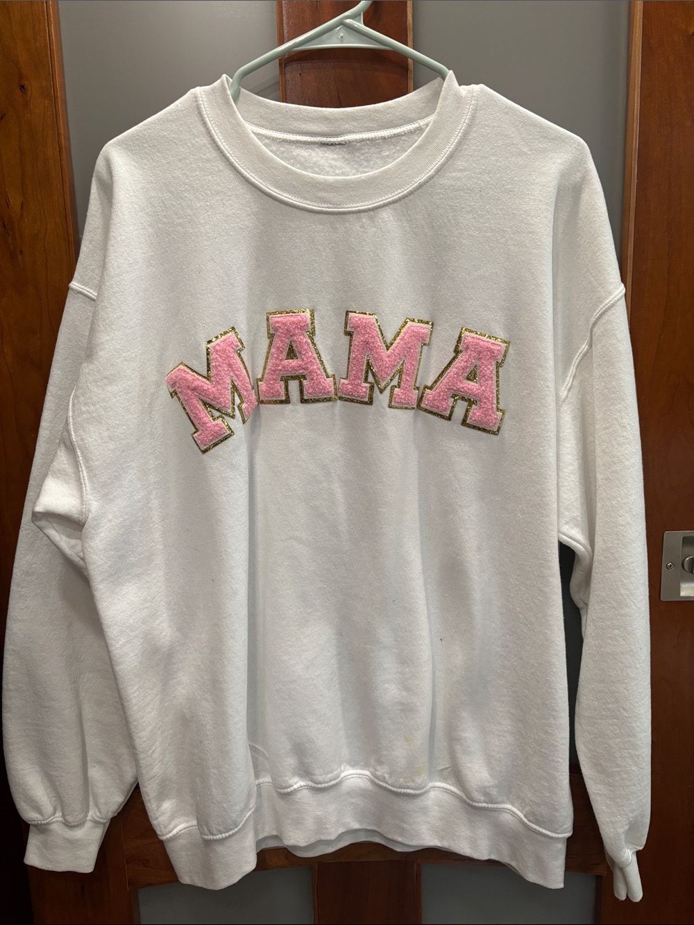 MAMA white sweatshirt!